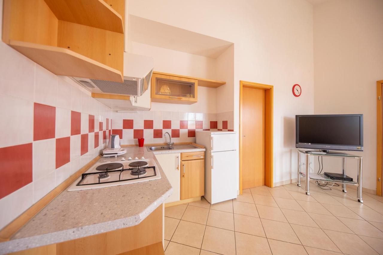 Apartments Leonarda Murter Exterior photo